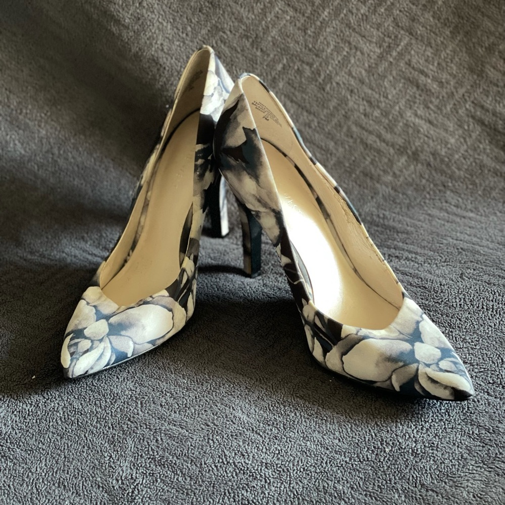 Nine West Classic Pump w Flower Pattern